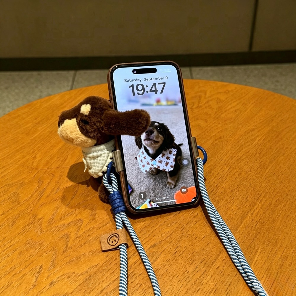 Mignonne poupée en peluche de  - Phone Accessories Stand avis et prix
