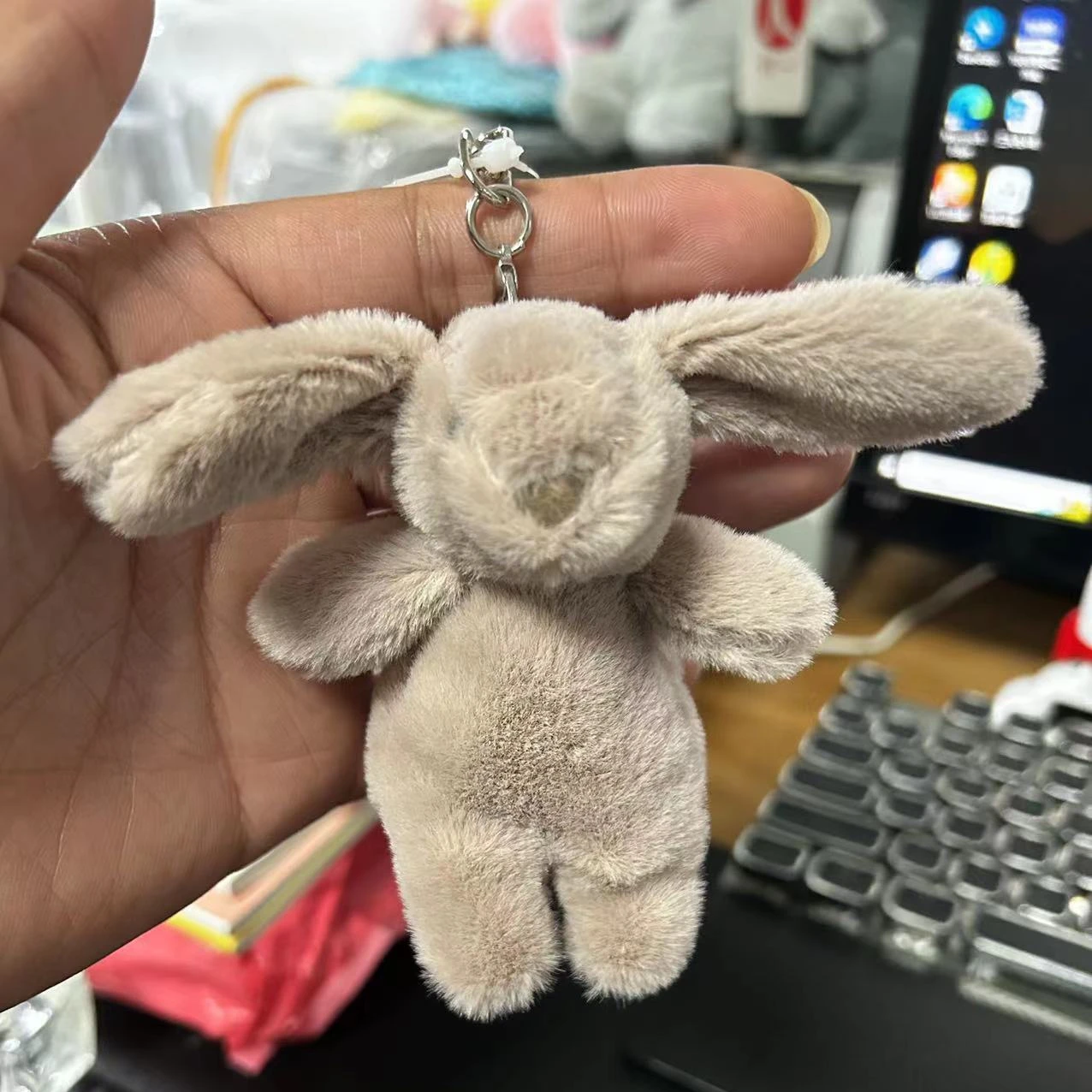 Porte-clés Lapin Mignon en Pel - Phone Accessories And Electronics avis et prix